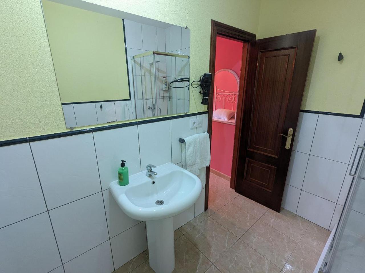 מלון Arou Vivienda Turistica Vacacional Maricarmen מראה חיצוני תמונה
